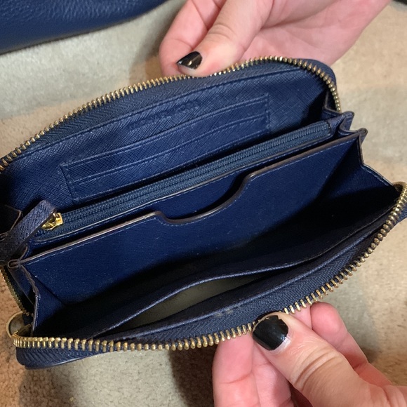 Michael Kors Navy Purse and Wallet set. - Picture 4 of 6